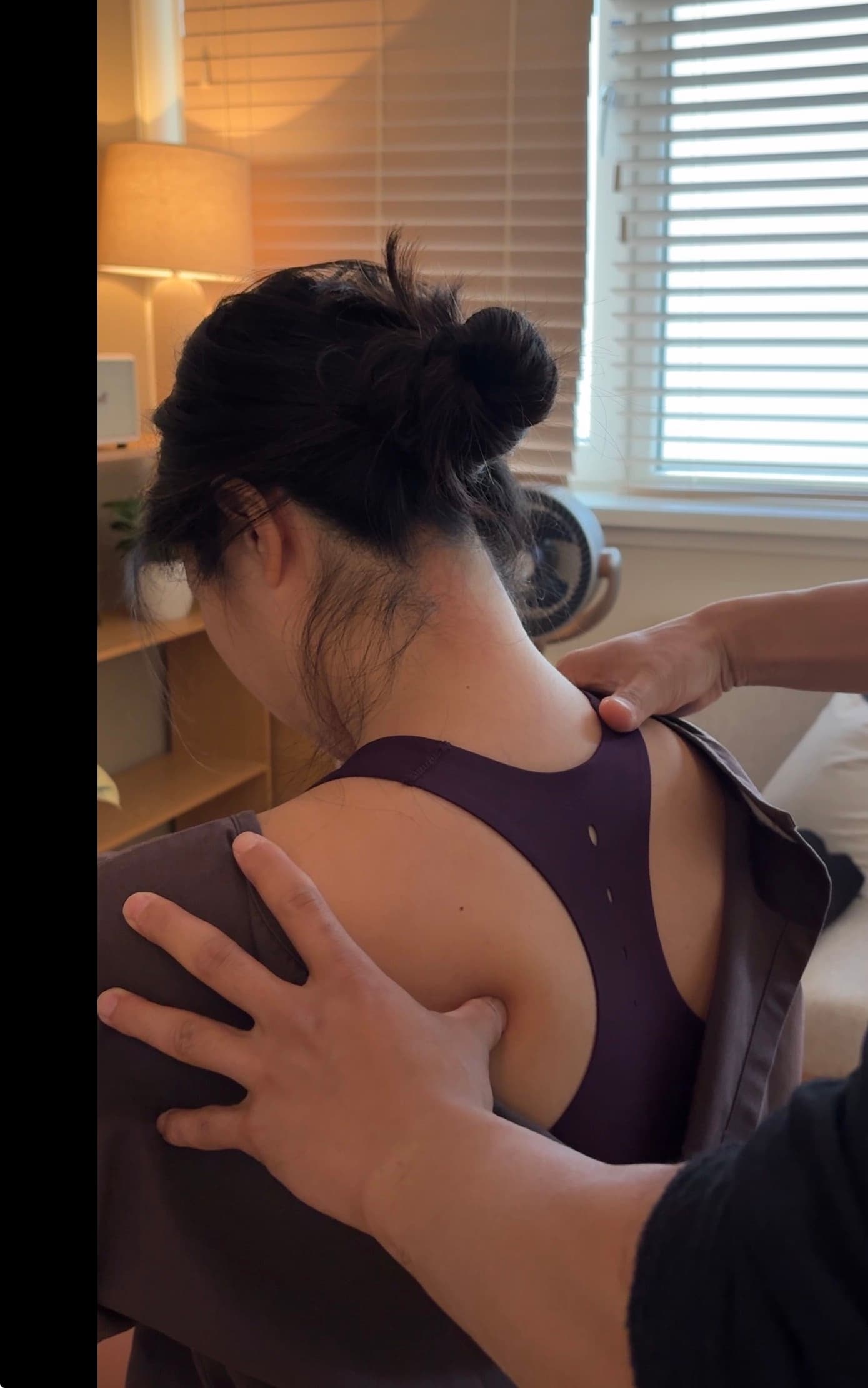 Close-up of a gentle Japanese acupuncture treatment on the neck and shoulder